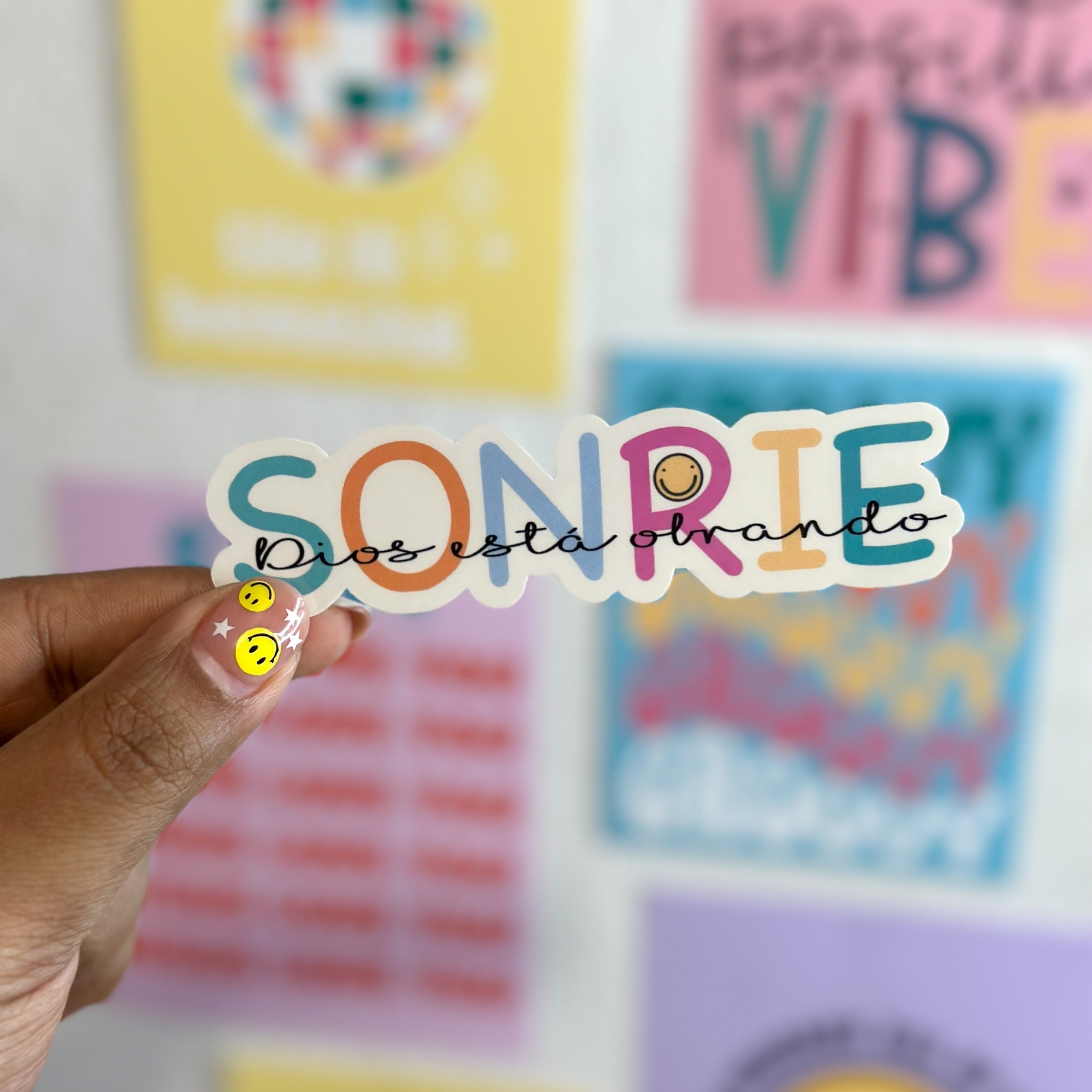SONRIE DIOS ESTÁ OBRANDO