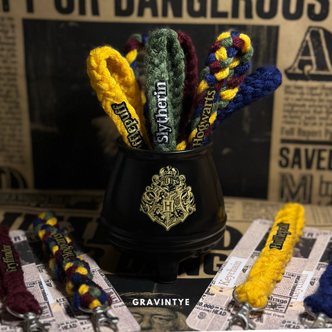 LLAVERO DE MACRAMÉ HP CASAS DE HOGWARTS