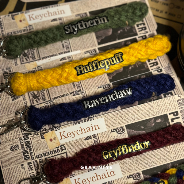 LLAVERO DE MACRAMÉ HP CASAS DE HOGWARTS