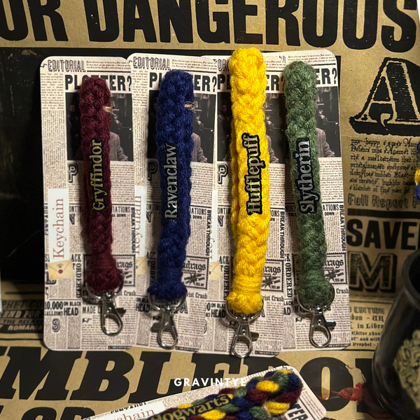 LLAVERO DE MACRAMÉ HP CASAS DE HOGWARTS