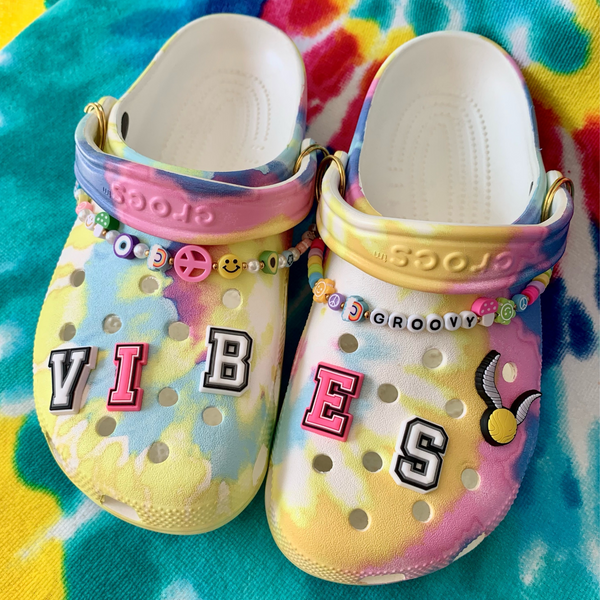 Charms Crocs Letras Rosas